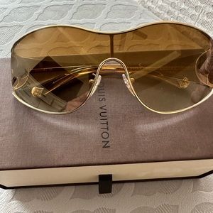 Authentic Louis Vuitton oversized Sunglasses in Gold